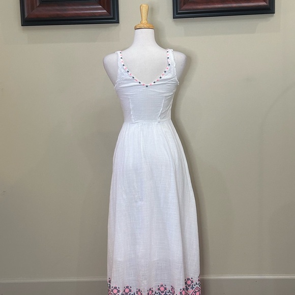 Holding Horses | Size 0 White Embroidered Dress - Picture 4 of 6